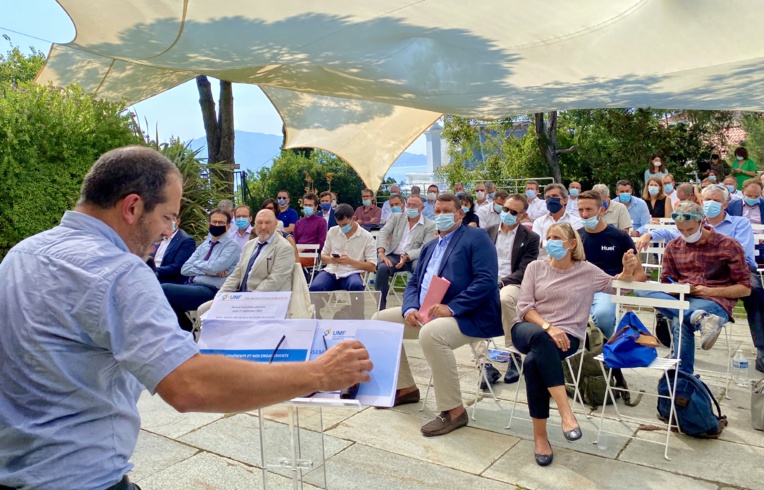 Réunis sous l’égide de l’Union maritime et Fluviale, la grande famille du shipping s’est  retrouvée le 17 septembre à la villa Gaby sur la Corniche à Marseille pour présenter le Pacte d’engagement pour la relance et la compétitivité de la place portuaire. ©N.B.C