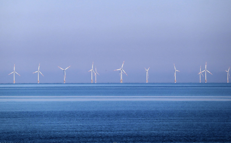 Un débat public pour souffler les localisations des futures éoliennes flottantes en Méditerranée