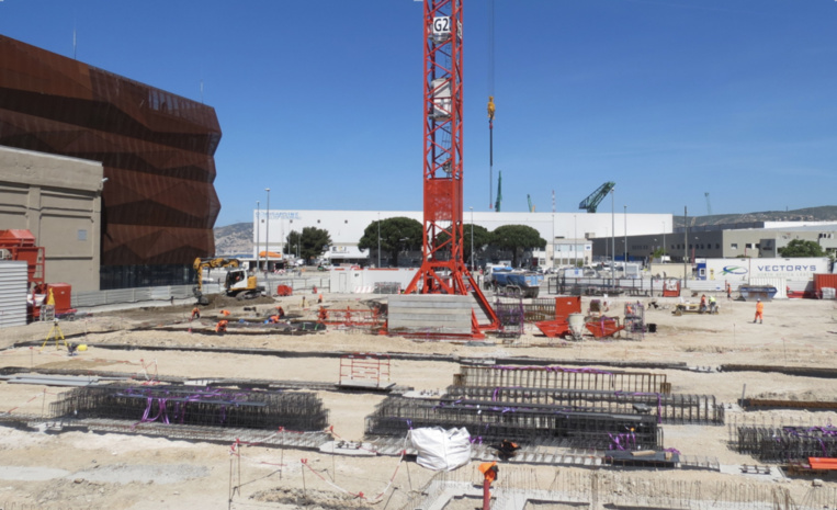 MRS4 se bâtit juste à côté des MRS2 et MRS3 sur le Port de Marseille (Photo JC Barla) MRS4 se bâtit juste à côté des MRS2 et MRS3 sur le Port de Marseille (Photo JC Barla)