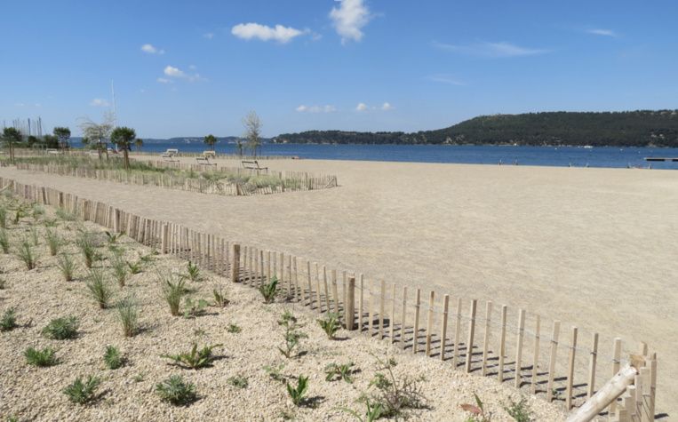 La nouvelle plage des Cabassons à Saint-Chamas offre une vision idyllique des potentialités du tourisme autour de l'étang de Berre (Photo JC Barla)