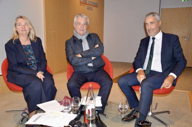 De G. à dte : Laurence Américi, maîtresse de conférence en histoire contemporaine à l’Université d’Aix-Marseille, Roland Carta, architecte et Joël Chassard, président du directoire. ©N.B.C De G. à dte : Laurence Américi, maîtresse de conférence en histoire contemporaine à l’Université d’Aix-Marseille, Roland Carta, architecte et Joël Chassard, président du directoire. ©N.B.C