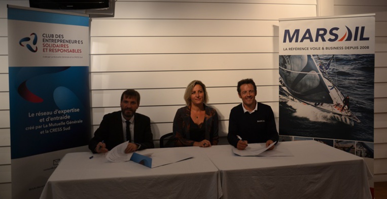 La signature entre (de g.à d.) David Heckel (CRESS Paca), Ingrid Sanvicens (Mutuelle Générale) et Christopher Pratt (Marsail) va permettre aux membres du Clubs des Entrepreneur.e.s Solidaires et Responsables de bénéficier de modules de formation spécifiques à l'ESS (photo : F.Dubessy)