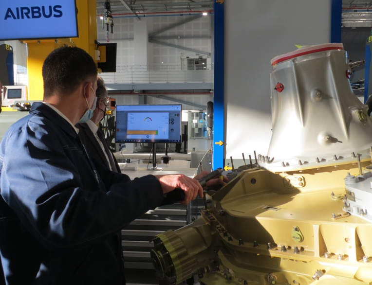 Sur chaque station d'assemblage, outils et actions sont scrupuleusement tracés. (Photo JC Barla) Sur chaque station d'assemblage, outils et actions sont scrupuleusement tracés. (Photo JC Barla)