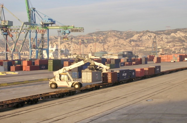 En janvier 2022, CMA CGM s’engage de nouveau dans le transport ferroviaire hexagonal en proposant un service de train-bloc baptisé « Duisburg Ramp » connectant Fos-sur-Mer et Marseille à la ville allemande de Duisbourg. ©Archives NBC