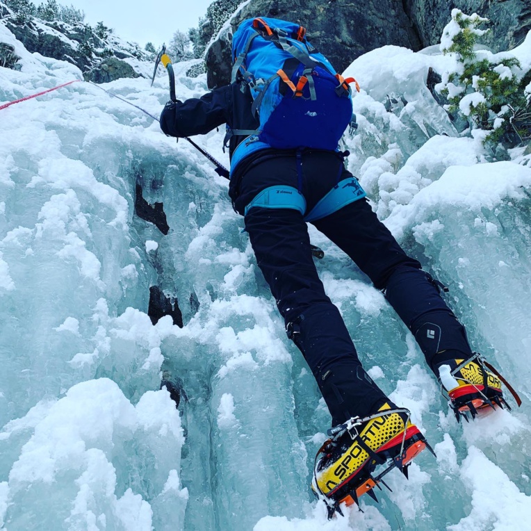 Ascension sur glace d’Emma Clair Dumont© ECD Ascension sur glace d’Emma Clair Dumont© ECD
