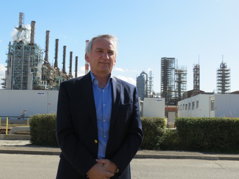 Jérôme Mauvigney, directeur du site, devant les installations apprêtées pour le grand arrêt (photo JC Barla)