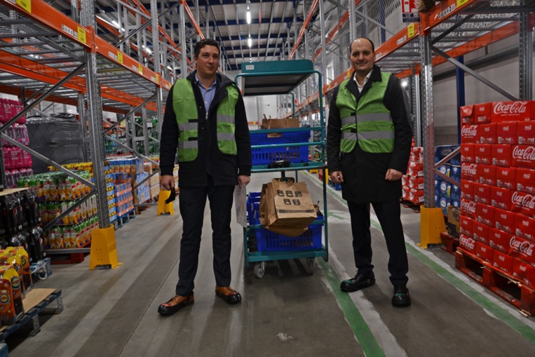(de g.à d.) David Bally (STEF) et Mourad Bensadik (Carrefour) disposent d'un nouvel entrepôt pour développer le e-commerce dans la région d'Aix-Marseille (photo: F.Dubessy)