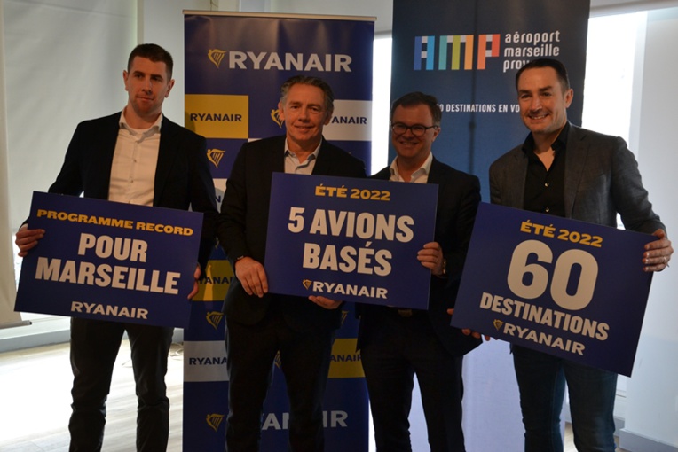 Ryanair proposera 60 vols sur Marseille cet été 2022 de g. à d. Emmet Ward, responsable développement des destinations Ryanair, Maxime Tissot, directeur général de l'Office de tourisme de Marseille, Julien Boullay, directeur marketing et commercial de l'aéroport Marseille Provence, et Jason McGuinness, directeur commercial de Ryanair (photo: F.Dubessy) Ryanair proposera 60 vols sur Marseille cet été 2022 de g. à d. Emmet Ward, responsable développement des destinations Ryanair, Maxime Tissot, directeur général de l'Office de tourisme de Marseille, Julien Boullay, directeur marketing et commercial de l'aéroport Marseille Provence, et Jason McGuinness, directeur commercial de Ryanair (photo: F.Dubessy)