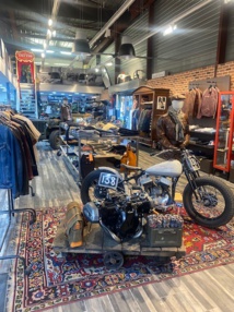 The Royal Racer, concept store dédié à l'univers de la moto est attenant au Moto Store d'Aix-en-Provence