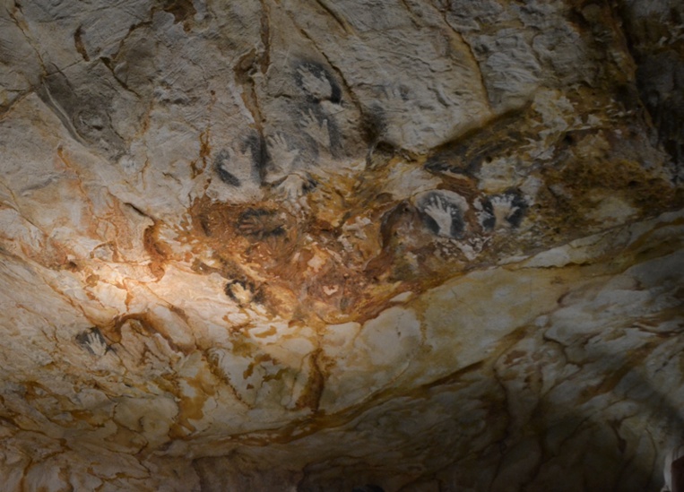 Soixante-cinq mains sont reproduites (photo: F.Dubessy) Soixante-cinq mains sont reproduites (photo: F.Dubessy)