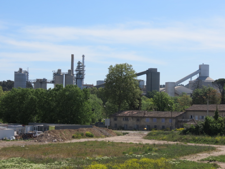 Grâce à ses investissements environnementaux, la cimenterie espère rassurer les riverains (Photo JC Barla)