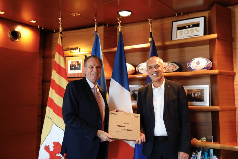 Signature, le 17 mai 2022, d’un protocole de coopération entre Renaud Muselier, président de la Région Sud et Antoine Petit, Pdg du CNRS. (© Florent Gardin).
