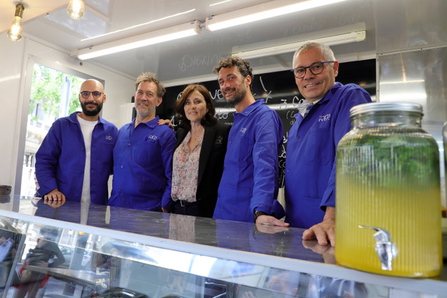 De g à dr :  Sylvain Martin, le chef Sébastien Richard, Isabelle Brémond (MPG), le chef Sébastien Cortez et Richard Lepage. Photo©Robert Poulain