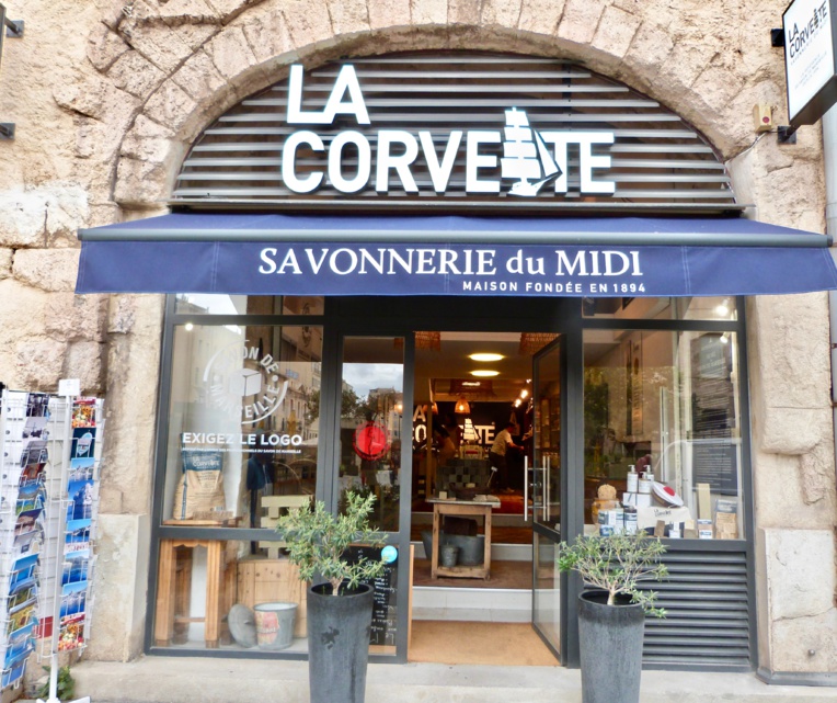 Le Savon de Marseille La Corvette s’installe Place aux Huiles