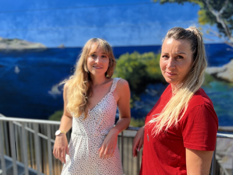 Claire, alias Eban et Céline Plan, cogérante du Quanta Café. ©NBC Claire, alias Eban et Céline Plan, cogérante du Quanta Café. ©NBC