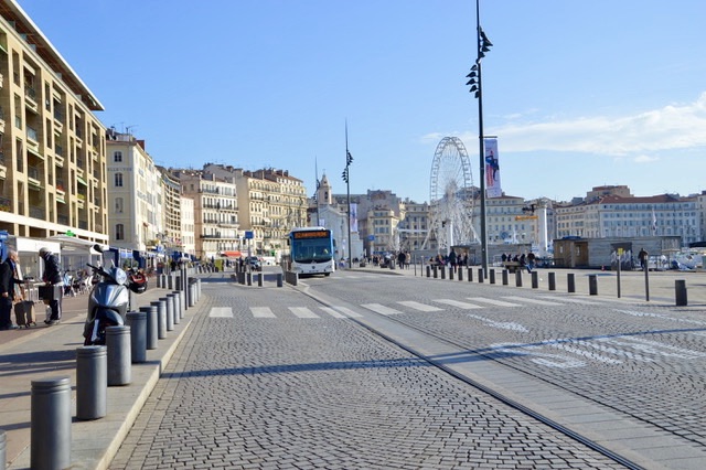 À Marseille, la quasi-totalité de la population réside dans une zone qui dépasse la valeur recommandée par l’OMS pour le dioxyde d'azote NO2 et les particules fines PM2.5. ©NBC