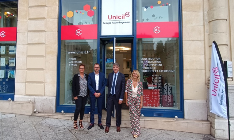 Les responsables d'Unicil inaugurent leur nouvelle agence marseillaise - De g.à d. Claudine Verlaque (Dir.Relations habitants et territoires), Sébastien Catel (Dir. Accession et syndic solidaire), Eric Pinatel (DG), Anne-Christel Lextrait (Dir. du Développement immobilier) - (photo: F.Dubessy) Les responsables d'Unicil inaugurent leur nouvelle agence marseillaise - De g.à d. Claudine Verlaque (Dir.Relations habitants et territoires), Sébastien Catel (Dir. Accession et syndic solidaire), Eric Pinatel (DG), Anne-Christel Lextrait (Dir. du Développement immobilier) - (photo: F.Dubessy)