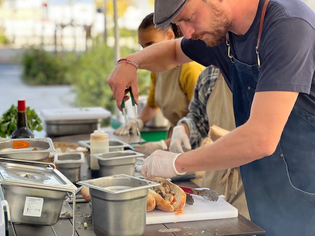 Le street food Chomp Chomp situé place Henri Verneuil à Marseille.