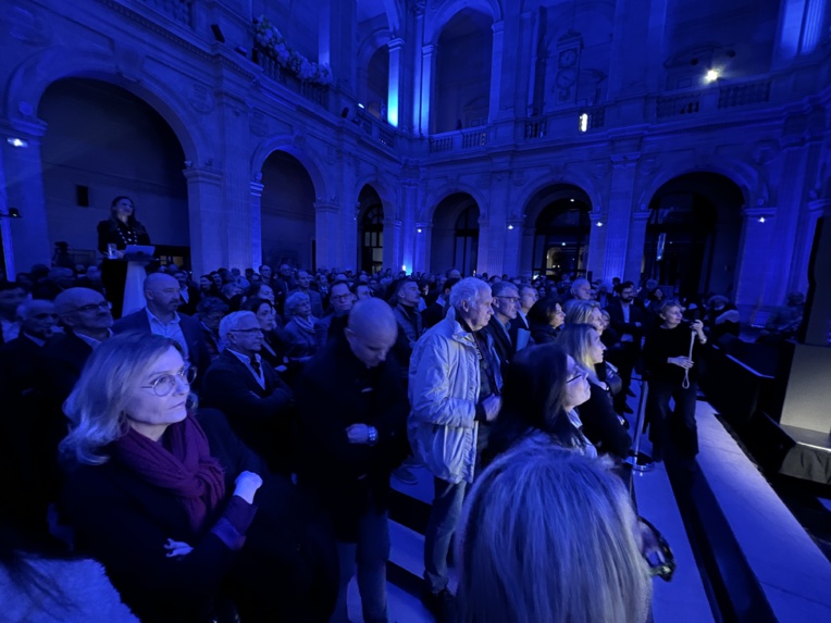 800 personnes se sont rassemblées dans le grand hall du Palais de la Bourse le 26 janvier 2023.©NBC