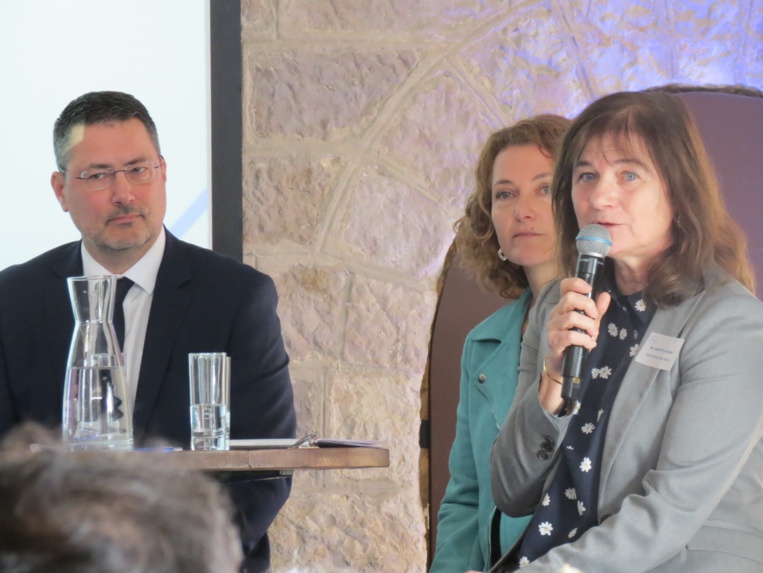 Pour C.Avellan (Pôle Mer Méditerranée), A.S Cochelin (EDF) et Ch. de Jouëtte (EDF Renouvelables), l'éolien offshore flottant a besoin de technologies innovantes pour les projets actuels et futurs (Photo JC Barla) Pour C.Avellan (Pôle Mer Méditerranée), A.S Cochelin (EDF) et Ch. de Jouëtte (EDF Renouvelables), l'éolien offshore flottant a besoin de technologies innovantes pour les projets actuels et futurs (Photo JC Barla)