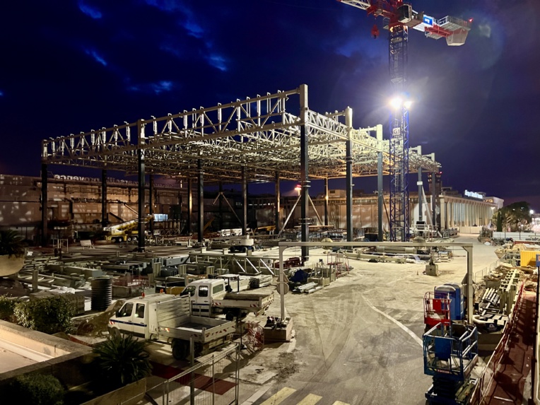 Construction du coeur d'aéroport qui reliera les deux halls du terminal 1 en 2024. ©NBC