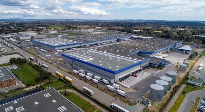 La plate-forme logistique de Carrefour sur le parc de la Crau © PGIM RE