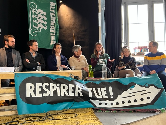 Le 28 février, 25 riverains du port de Marseille et les associations Cap au Nord et Alternatiba ont déposé une requête auprès du procureur de la république. ©NBC Le 28 février, 25 riverains du port de Marseille et les associations Cap au Nord et Alternatiba ont déposé une requête auprès du procureur de la république. ©NBC
