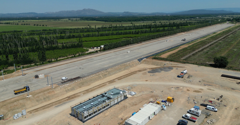 Le terminal de 13,5 ha pourra traiter quatre trains de 850 m de long simultanément. ©TOP