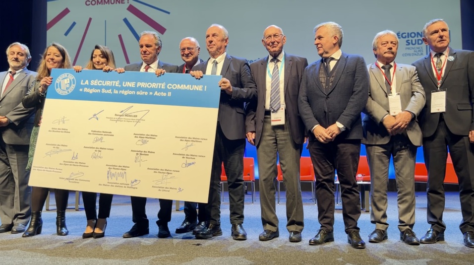 La collectivité a signé, ce 13 novembre, avec les maires, le dispositif « Région sud, la région sûre acte 2 ». ©NBC La collectivité a signé, ce 13 novembre, avec les maires, le dispositif « Région sud, la région sûre acte 2 ». ©NBC