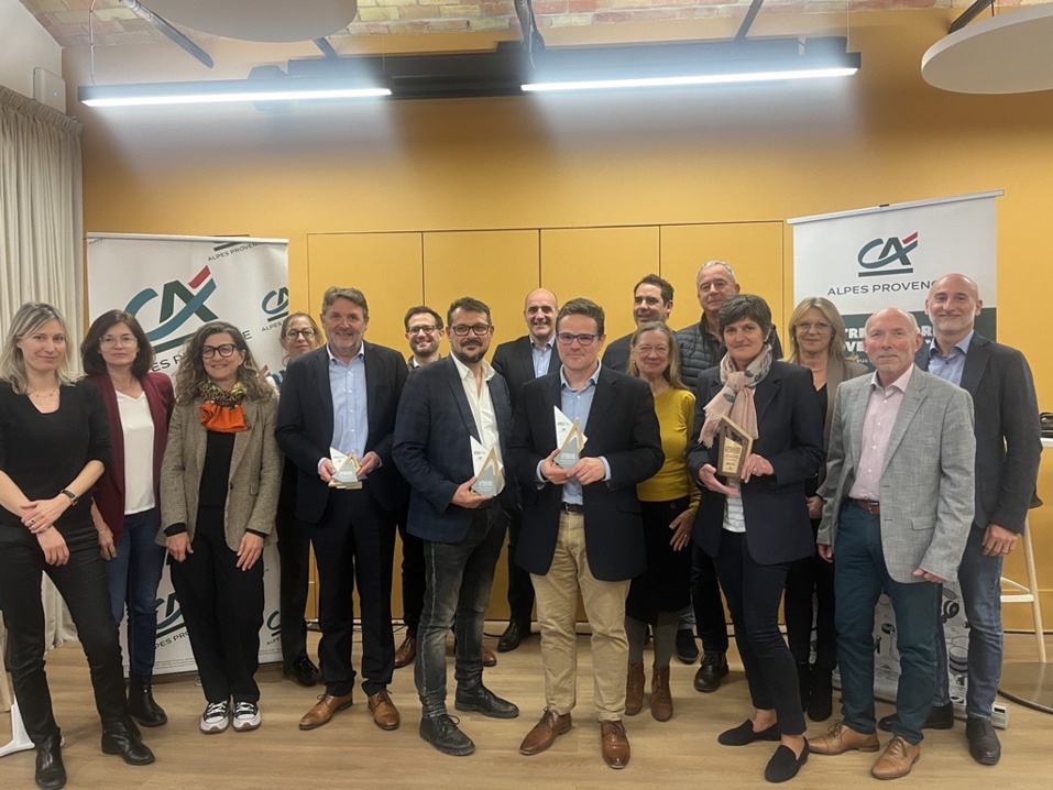 Remise des prix aux représentants des quatre startups primées. (DR)