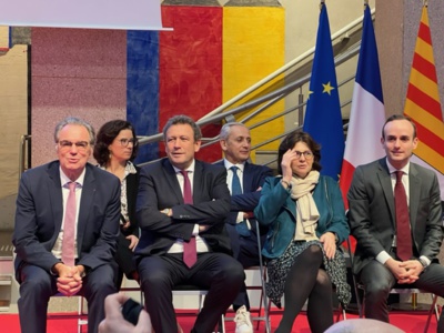Renaud Muselier aux côtés des conseillers régionaux. ©NBC