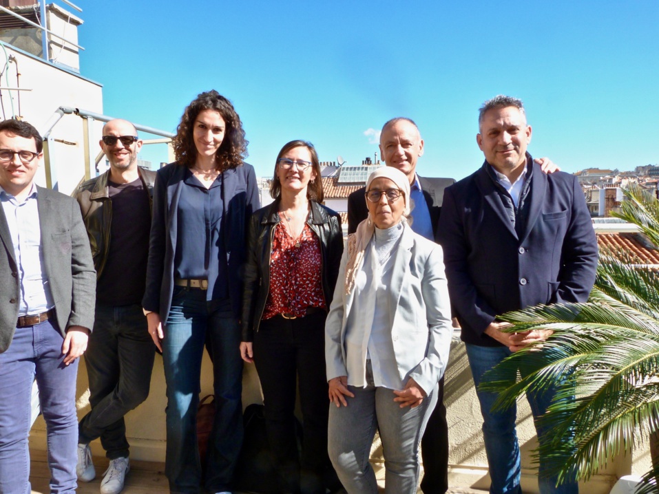 L’équipe de MarseilleS autour de Marie- Laure Guidi (avec le chemisier rouge) et de Salina Gasmi, l’une des Marseillaises de cette première Biennale des Femmes de la Méditerranée©MOH.