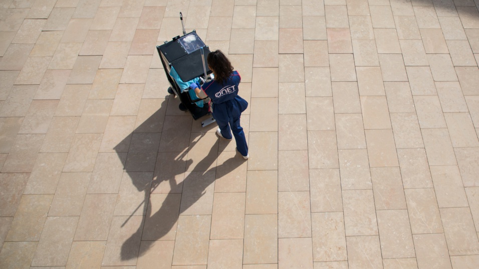 Propreté, sécurité, accueil, logistique, services aéroportuaires, ingénierie et services nucléaires, maintenance, conseil et ingénierie en immobilier durable, Onet employait, avant le rachat d'ISS France, 66 000 collaborateurs pour un chiffre d’affaires de 1,9 Md€. © DR Propreté, sécurité, accueil, logistique, services aéroportuaires, ingénierie et services nucléaires, maintenance, conseil et ingénierie en immobilier durable, Onet employait, avant le rachat d'ISS France, 66 000 collaborateurs pour un chiffre d’affaires de 1,9 Md€. © DR