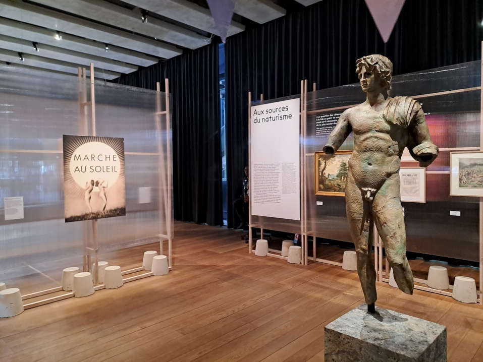 L’exposition s’étend sur 500 m2 et retrace l’histoire du naturisme de l’Antiquité à aujourd’hui. (Photo JC Barla) L’exposition s’étend sur 500 m2 et retrace l’histoire du naturisme de l’Antiquité à aujourd’hui. (Photo JC Barla)