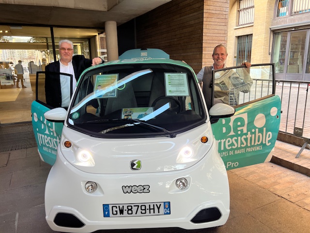 Denis Mergin et Christophe Charles, président directeur général et directeur marketing d’Eon Motors. ©NBC Denis Mergin et Christophe Charles, président directeur général et directeur marketing d’Eon Motors. ©NBC