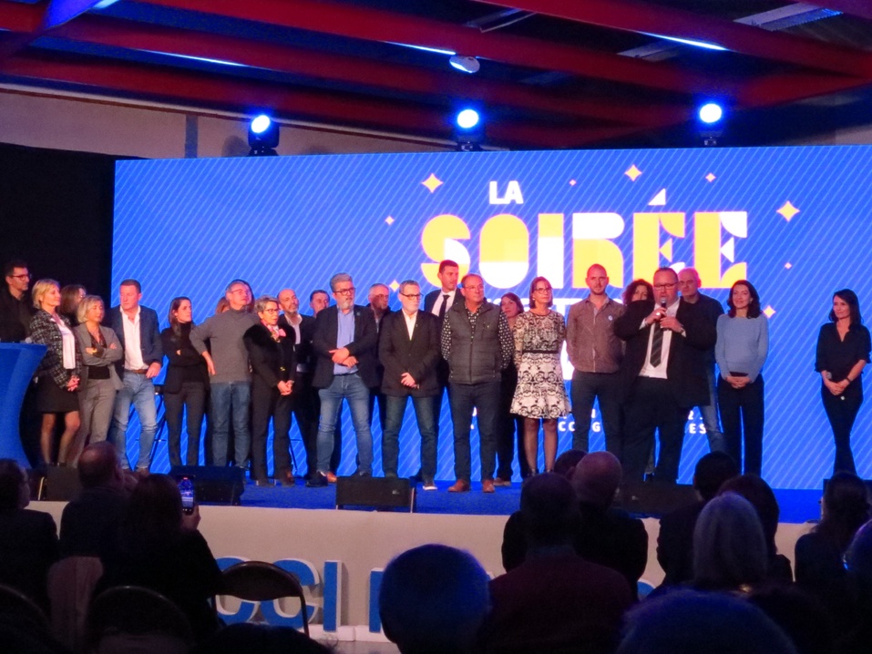 Stéphane Paglia, président de la CCI du Pays d'Arles, et ses élus encouragent industriels et commerçants à se serrer les coudes. (Photo JC Barla)