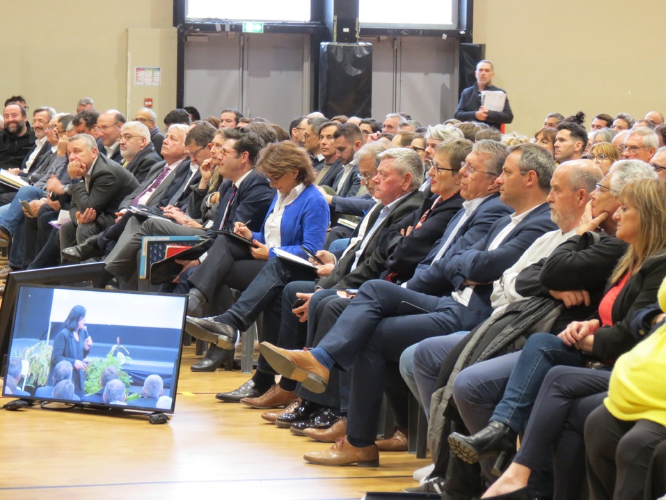 Elus et industriels ont pu entendre les attentes des citoyens et associations (Photo JC Barla)