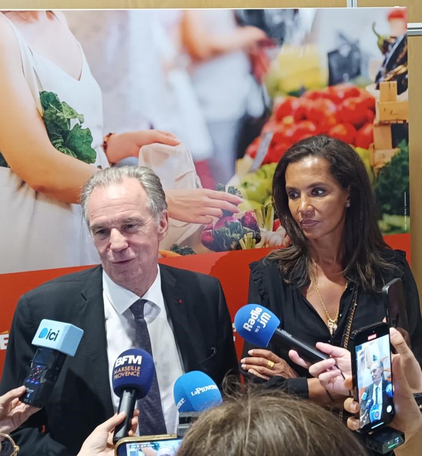 Renaud Muselier, président de la Région Sud et Karine Lemarchand, lors de l'opération "L'amour est tout près". © SF Renaud Muselier, président de la Région Sud et Karine Lemarchand, lors de l'opération "L'amour est tout près". © SF