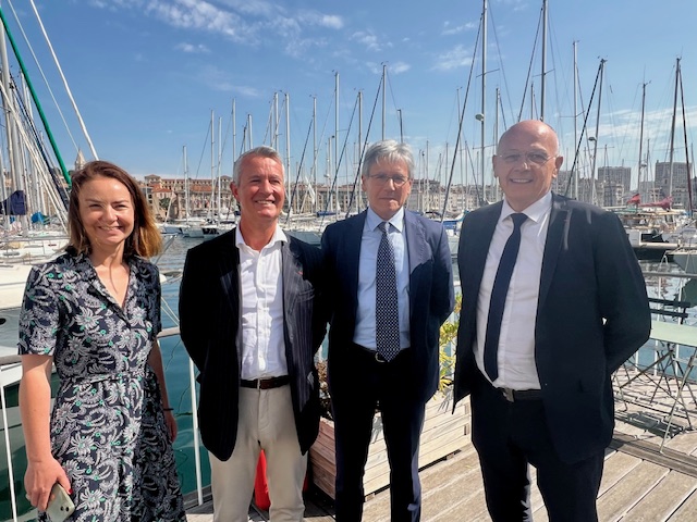 De G. à dte : Solène Garcin-Berson, déléguée générale de l'AFRA, Alexandre Gallo, Président de l’AFRA et Pdg de DB Cargo France, Marco Caposciutti, Président de Trenitalia France et Claude Steinmetz, Président de Transdev Rail. ©NBC De G. à dte : Solène Garcin-Berson, déléguée générale de l'AFRA, Alexandre Gallo, Président de l’AFRA et Pdg de DB Cargo France, Marco Caposciutti, Président de Trenitalia France et Claude Steinmetz, Président de Transdev Rail. ©NBC