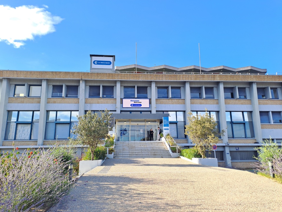 Le siège de la CCI du Pays d'Arles va accueillir deux événements de sensibilisation des TPE-PME aux achats publics et à la transition énergétique. (Photo JC Barla) Le siège de la CCI du Pays d'Arles va accueillir deux événements de sensibilisation des TPE-PME aux achats publics et à la transition énergétique. (Photo JC Barla)