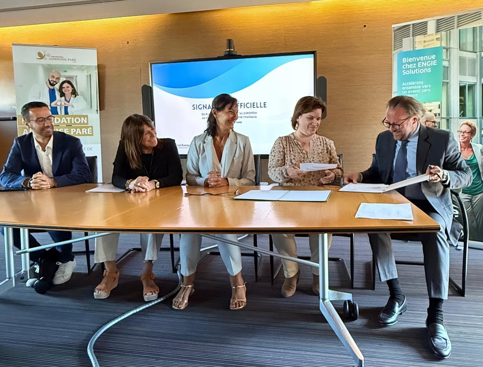 Les dirigeants de l'Hôpital Européen et d'Engie Solutions ont paraphé le contrat de raccordement à Thassalia en présence de Michèle Rubirola et Laure-Agnès Caradec © Engie Solutions