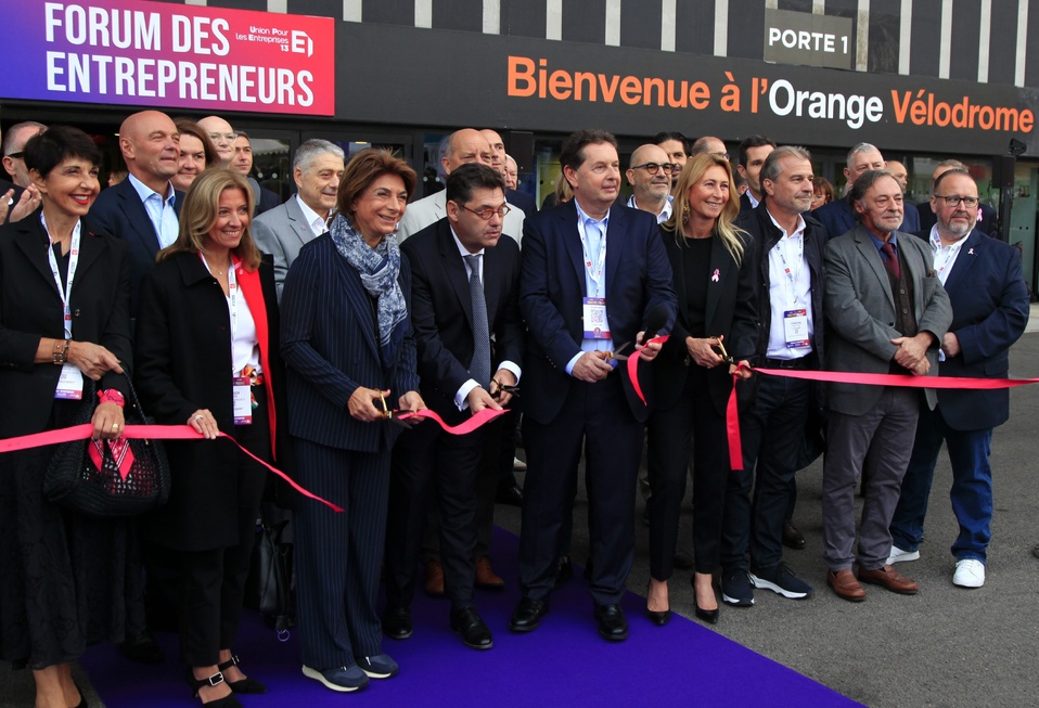 Le traditionnel coupage de ruban en ouverture du 25e Forum des Entrepreneurs avec Christine Fabresse, présidente du directoire de la Cepac, Isabelle Patrier, directrice France de Total Energies, Martine Vassal, présidente de la métropole Aix-Marseille-Provence, Georges-François Leclerc, préfet de Région, Philippe Korcia, président de l'Upe 13, Isabelle Campagnola-Savon, présidente de la commission Entreprises de la Région Sud, Jean-Luc Chauvin, président de la CCIAMP, Eric Semerdjian, conseiller municipal en charge de l'innovation sociale et Stéphane Paglia, président de la CCI du Pays d'Arles (photo Thierry Vaudé) Le traditionnel coupage de ruban en ouverture du 25e Forum des Entrepreneurs avec Christine Fabresse, présidente du directoire de la Cepac, Isabelle Patrier, directrice France de Total Energies, Martine Vassal, présidente de la métropole Aix-Marseille-Provence, Georges-François Leclerc, préfet de Région, Philippe Korcia, président de l'Upe 13, Isabelle Campagnola-Savon, présidente de la commission Entreprises de la Région Sud, Jean-Luc Chauvin, président de la CCIAMP, Eric Semerdjian, conseiller municipal en charge de l'innovation sociale et Stéphane Paglia, président de la CCI du Pays d'Arles (photo Thierry Vaudé)