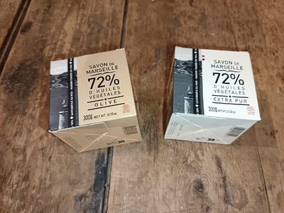 C'est le cube de savon de Marseille de 300g qui sera présenté à l'Elysée.