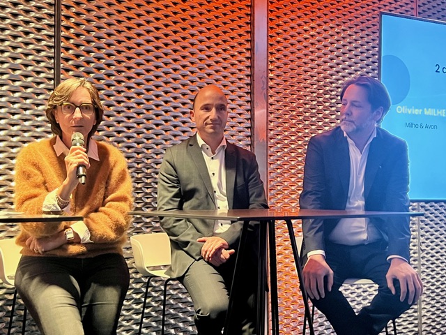 De g. à dte : Florence Moisan, présidente de Calvin Frères, Olivier Milhe, directeur commercial de Milhe & Avons et le joaillier Arnaud Pellegrin. ©NBC