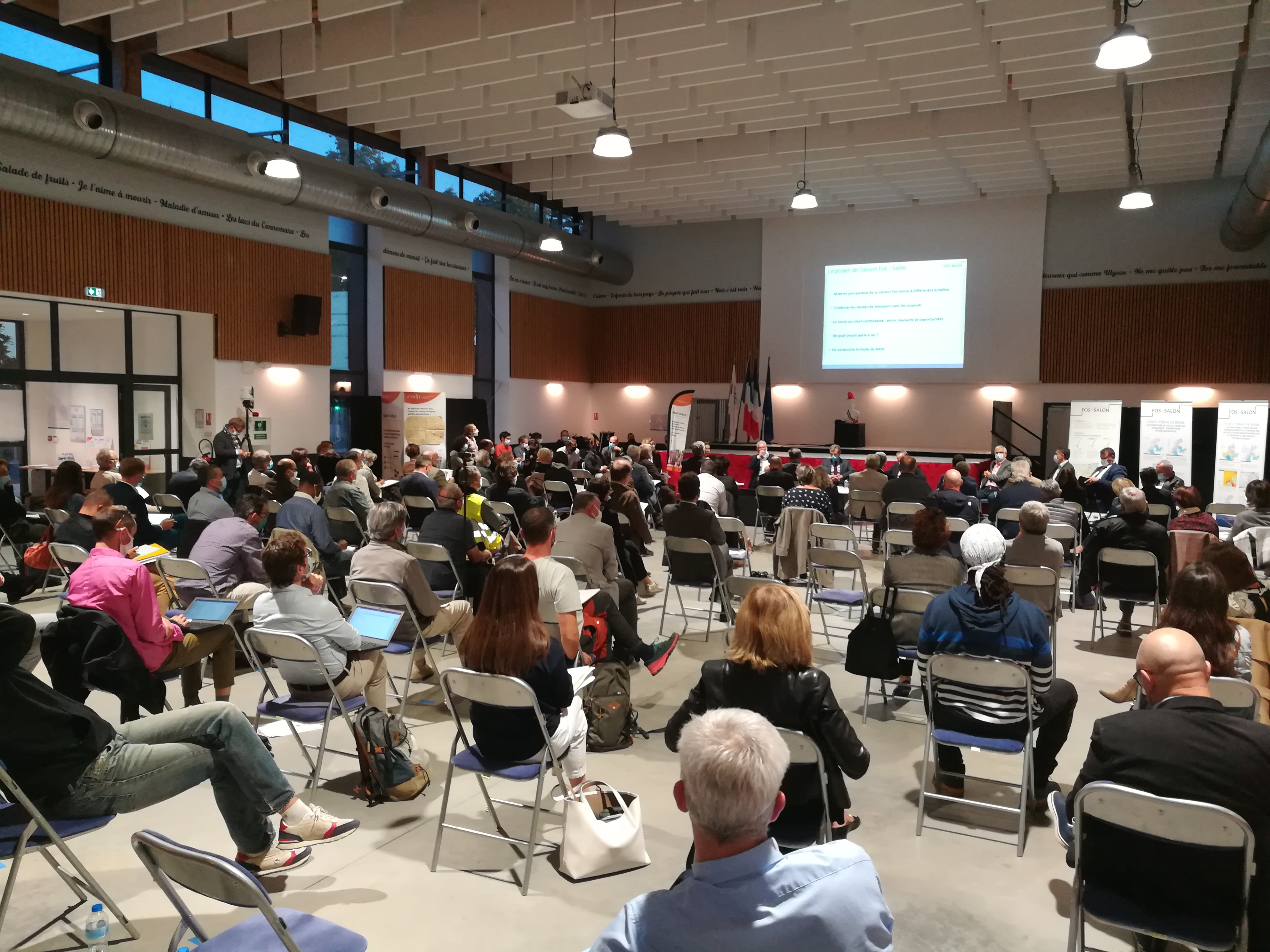 Malgré la distanciation sociale, la séance plénière a fait le plein pour débattre d’une infrastructure majeure pour l’ouest de l’étang de Berre. (Photo JC Barla)