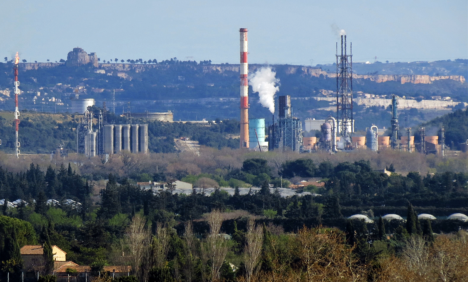 La mixité d'usages autour de l'étang de Berre invite à tenter de dépassionner les débats. (Photo JC Barla) La mixité d'usages autour de l'étang de Berre invite à tenter de dépassionner les débats. (Photo JC Barla)