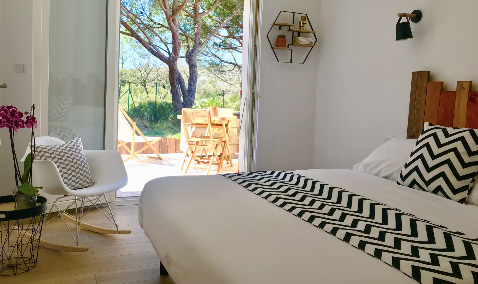 Des chambres à la décoration simple, dont beaucoup possèdent une terrasse aux portes des Calanques