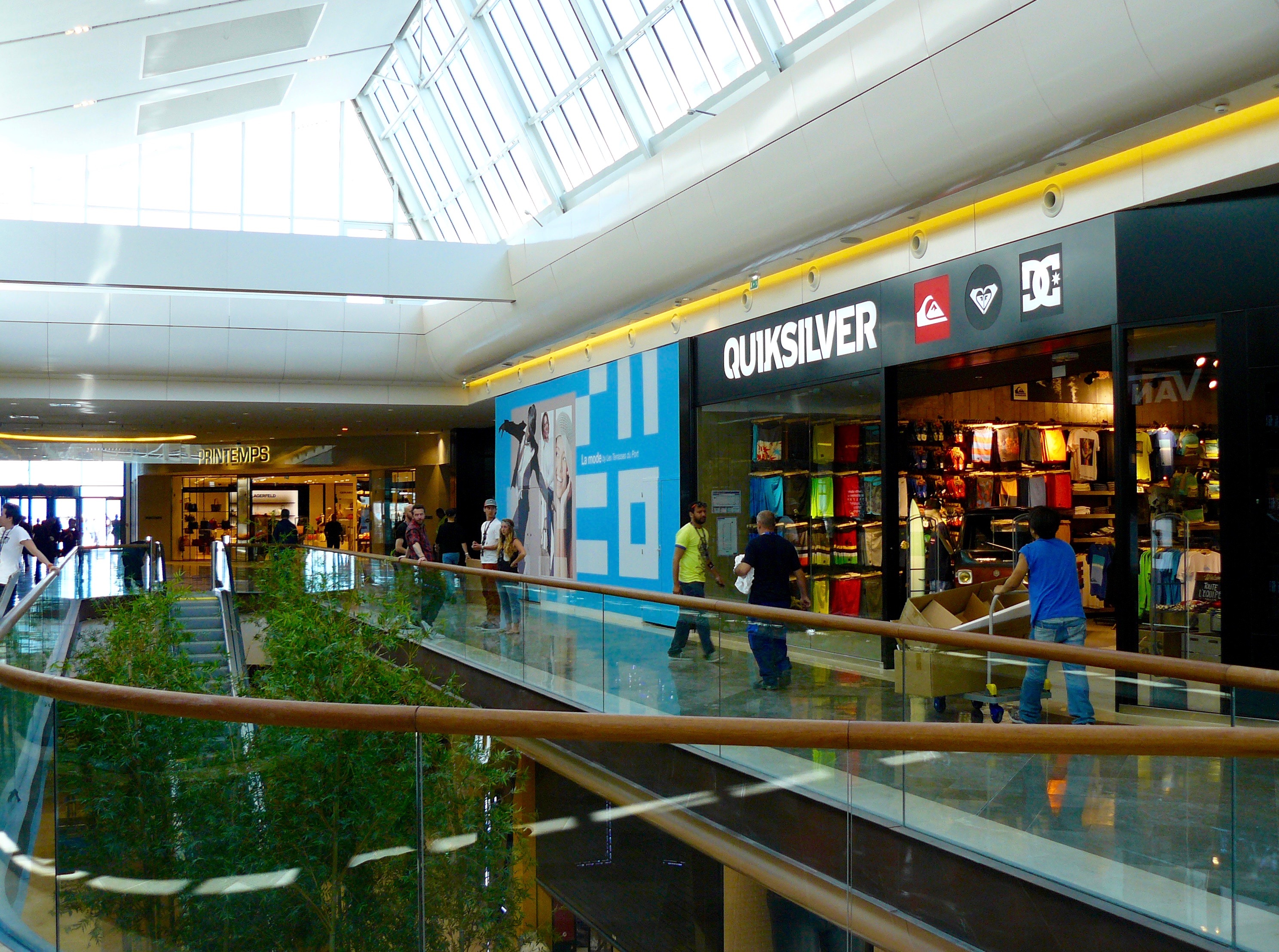 Les propriétaires des grands centres commerciaux vont mettre à disposition des cellules vacantes de leurs actifs © JP
