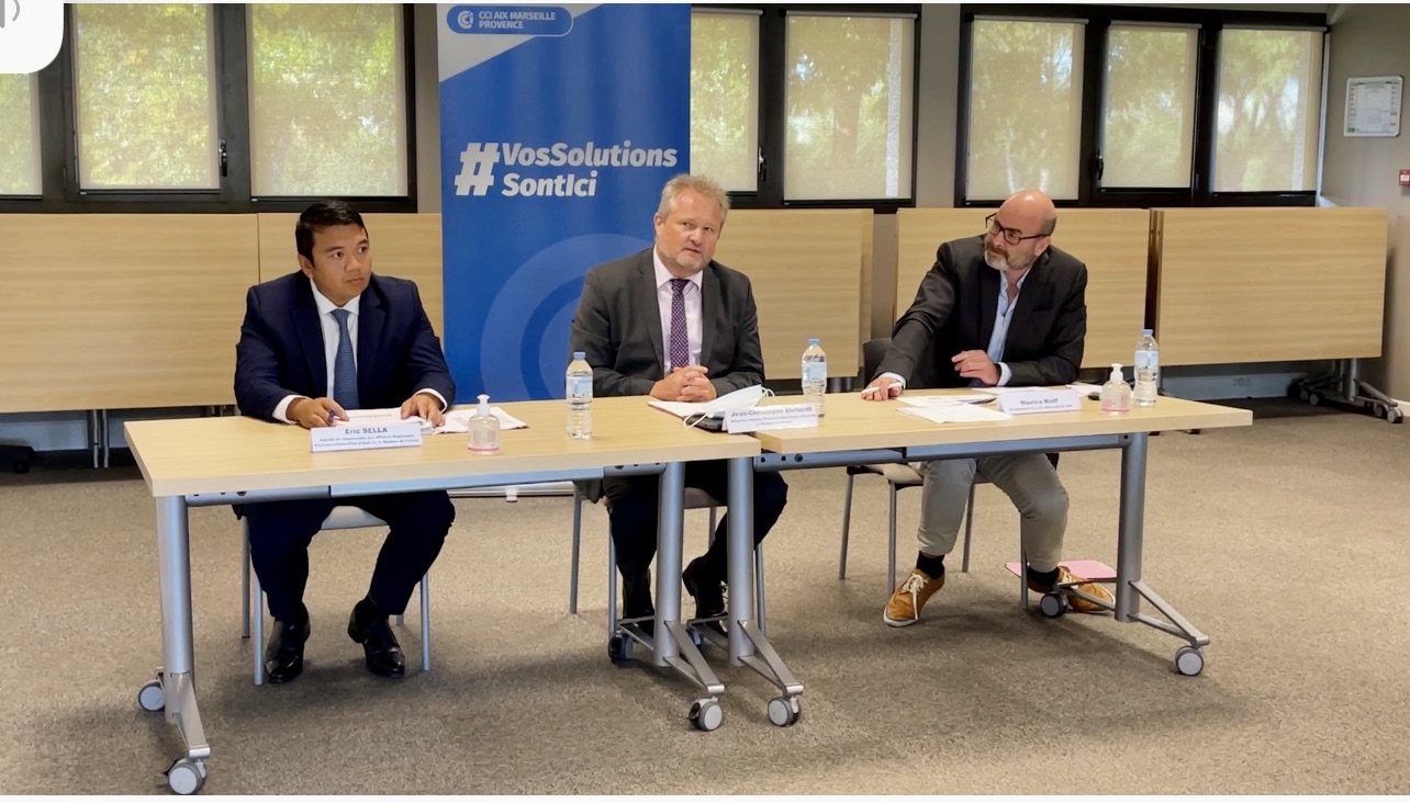 De G. à dte : Éric Sella et Jean-Christophe Ehrhardt, respectivement adjoint au responsable des affaires régionales et directeur régional Provence-Alpes Côte d’Azur de la Banque de France aux côtés de Maurice Wolff Vice-président de la CCI métropolitaine Aix-Marseille-Provence. ©N.B.C De G. à dte : Éric Sella et Jean-Christophe Ehrhardt, respectivement adjoint au responsable des affaires régionales et directeur régional Provence-Alpes Côte d’Azur de la Banque de France aux côtés de Maurice Wolff Vice-président de la CCI métropolitaine Aix-Marseille-Provence. ©N.B.C