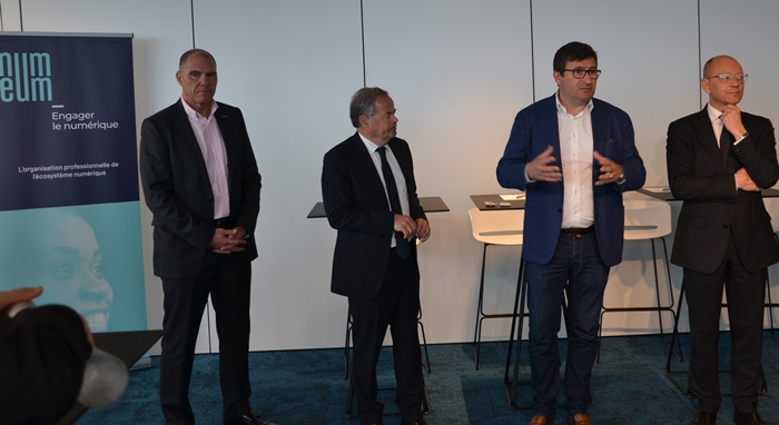 Les professionnels français du numérique louent le hub internet mondial ...